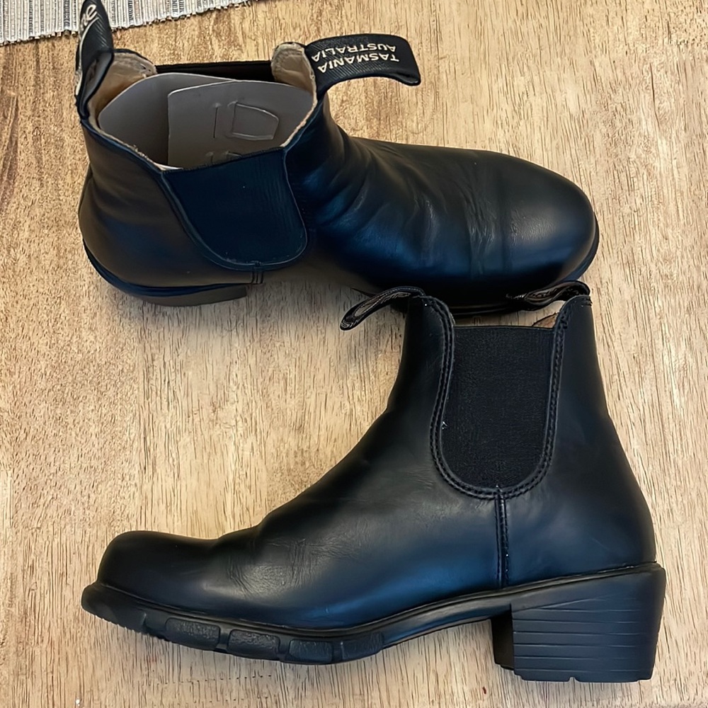 Blundstone Black US size 8 (AUS size 5) Heeled Black Boots EUC.